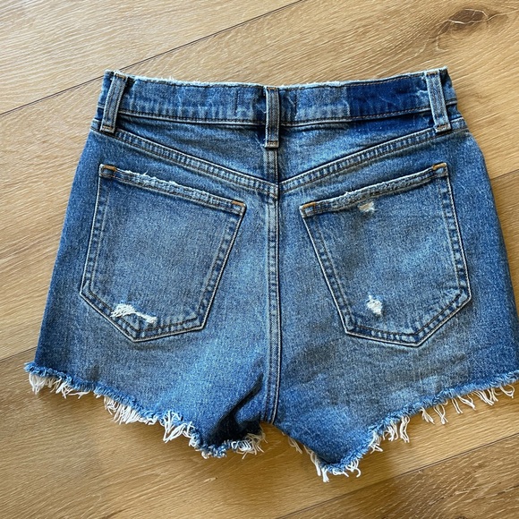 Abercrombie High Rise Mom Shorts. New Without Tags. 25 - Picture 2 of 8